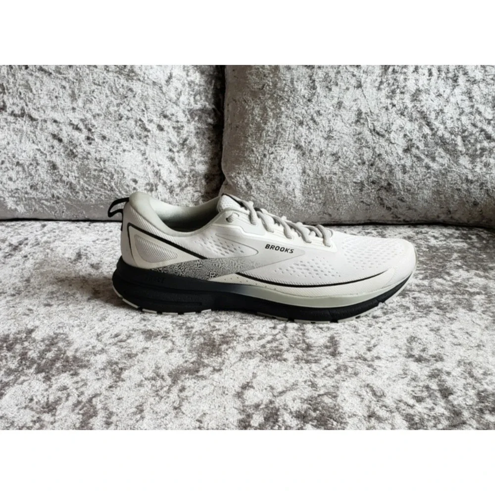 Brooks Trace 3 Womens Running Shoes White Oyster Black Wide Size 12